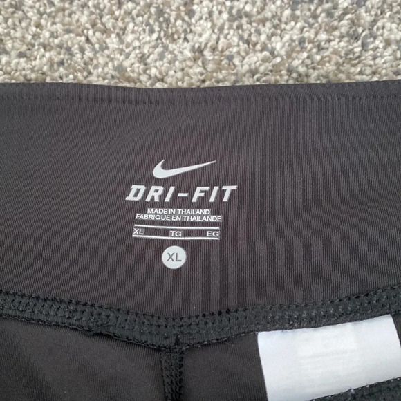 Nike DriFit Cropped Pant in Black/Pink - Picture 3 of 4